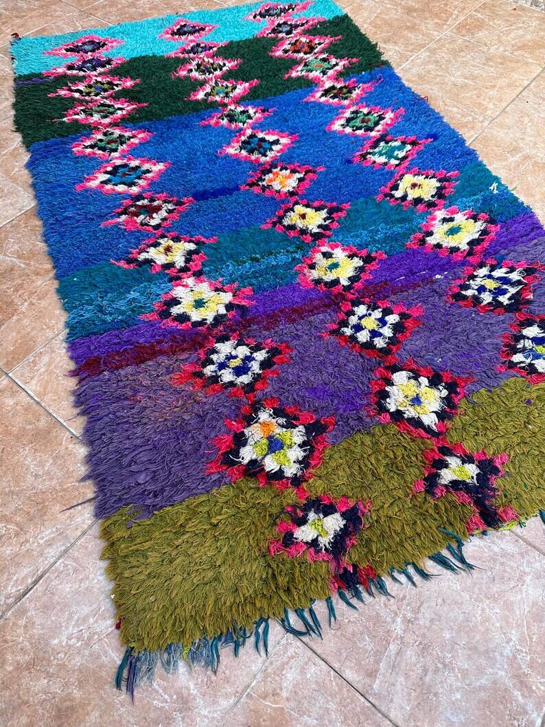 Small vintage Boujaad rug: Abstract Moroccan Boucherouite rug