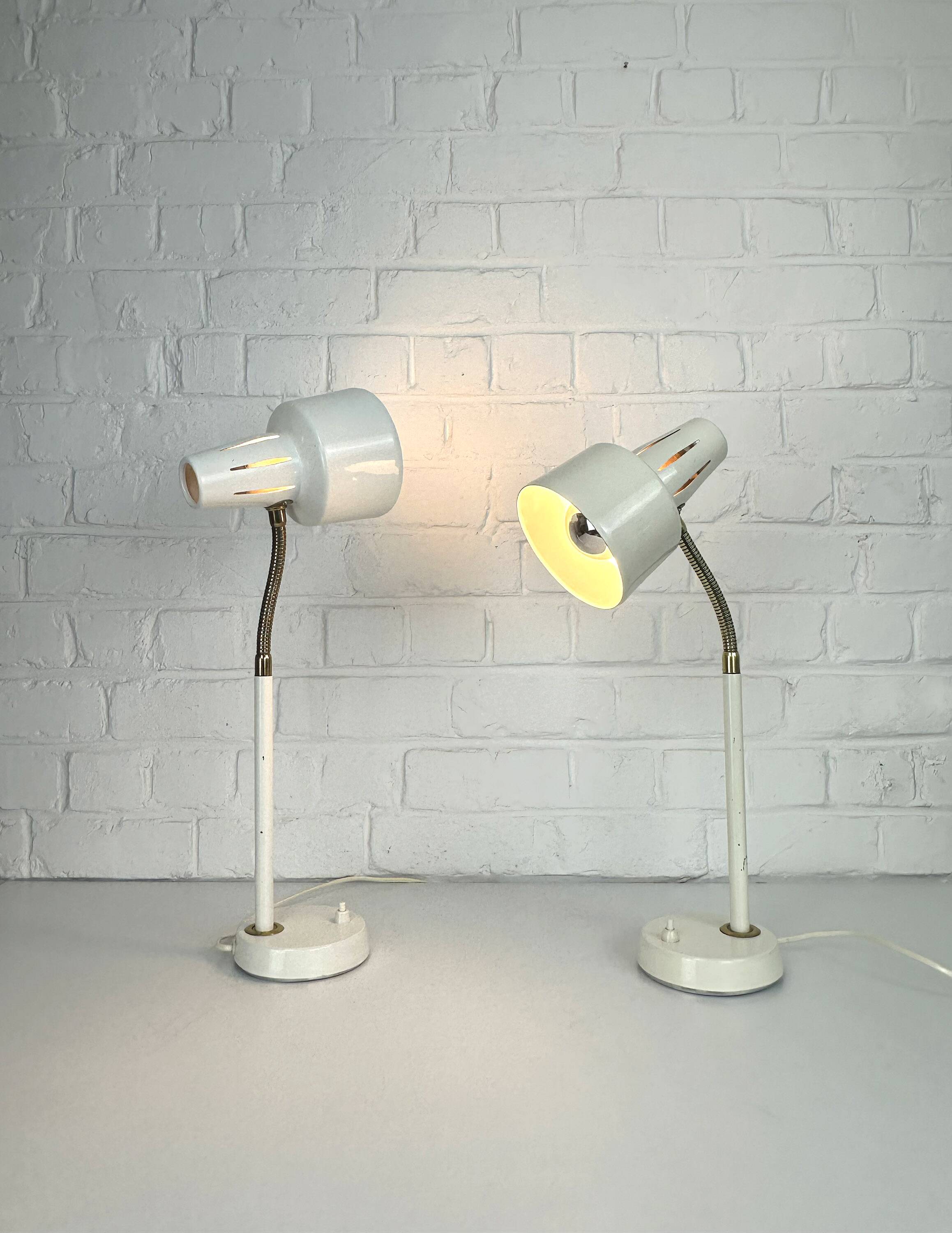 Pair of BJS desk lamps in white lacquered steel and brass – Sweden 1960s