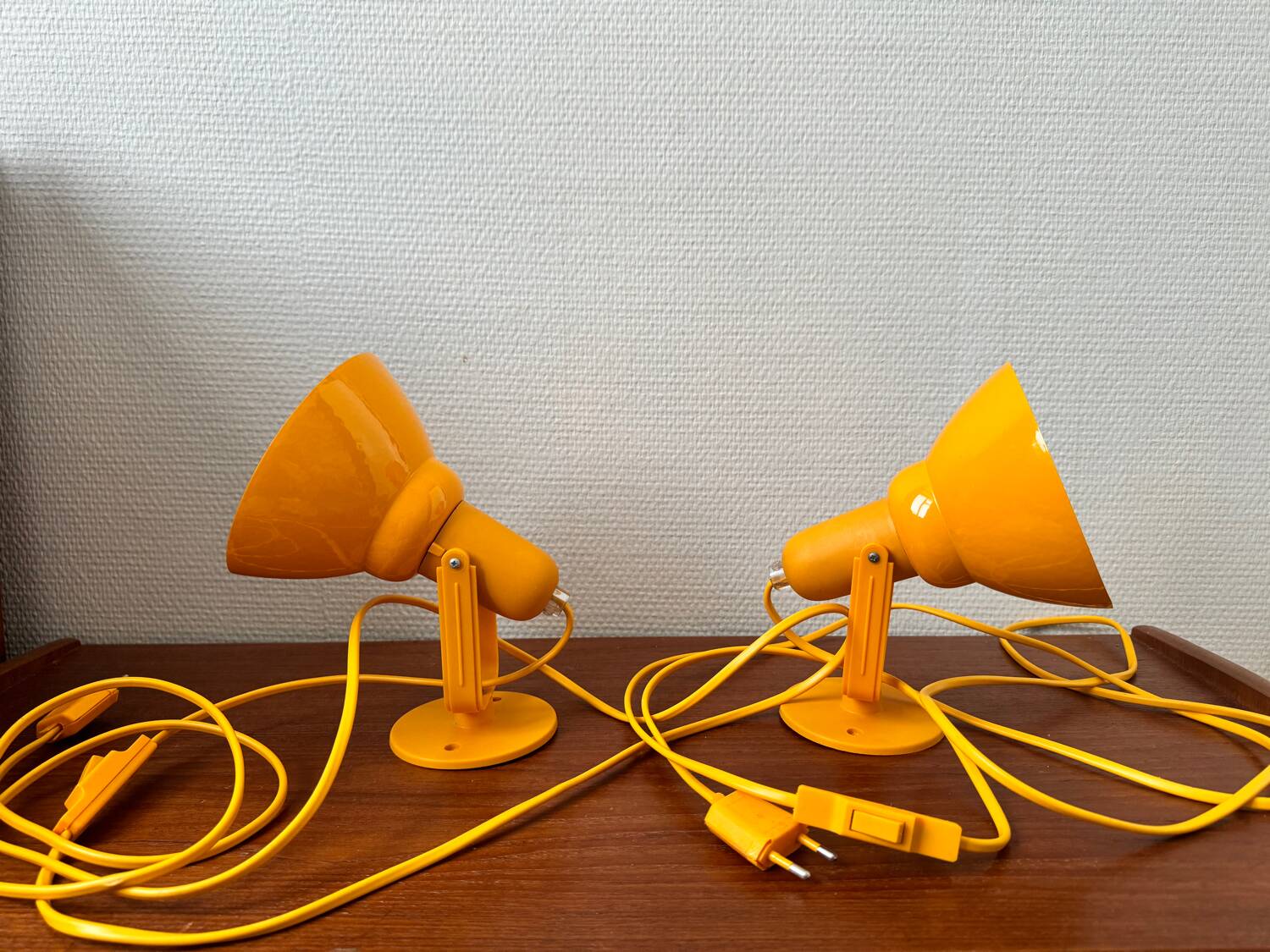2 appliques murales vintage en métal jaune Ikea
