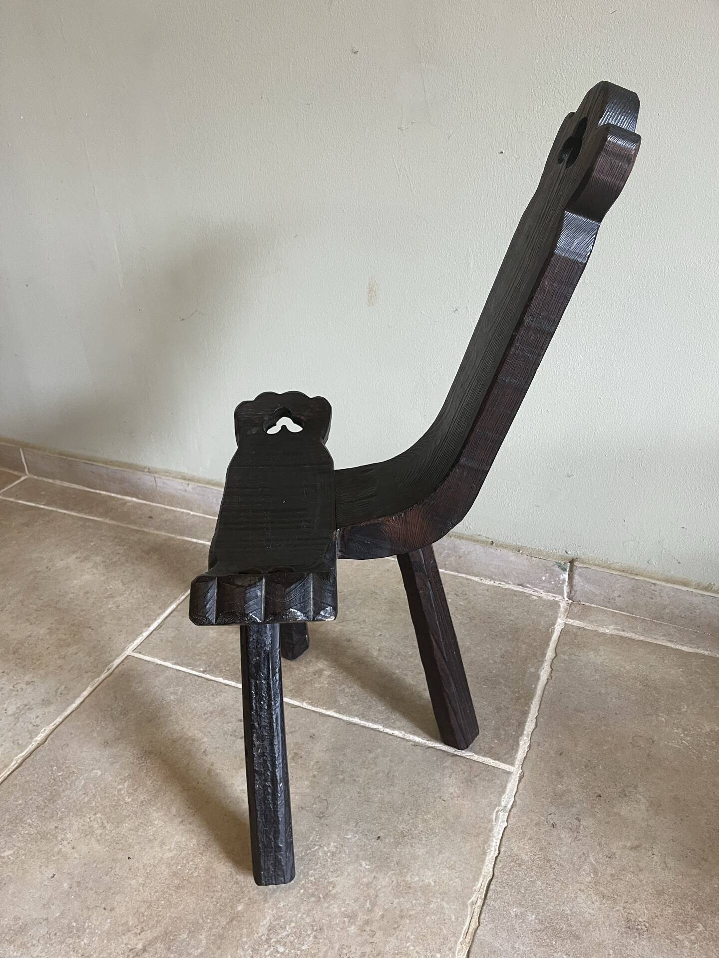 Tabouret tripode rustique