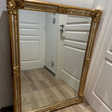 Superb gold mirror in Louis XV/XVI style. 90x120.