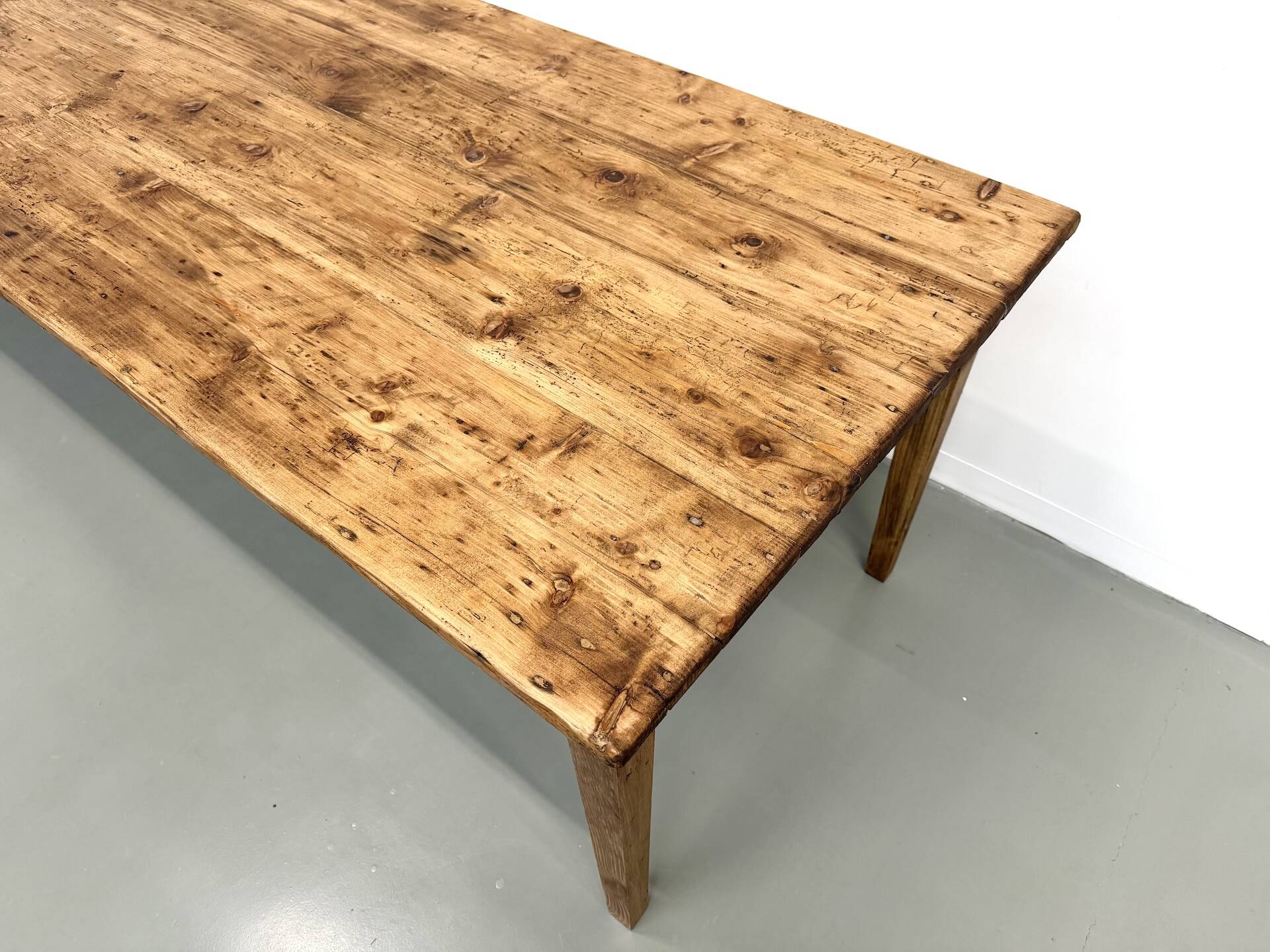 Large XXL farmhouse table in solid pine with 1950s tapered legs.