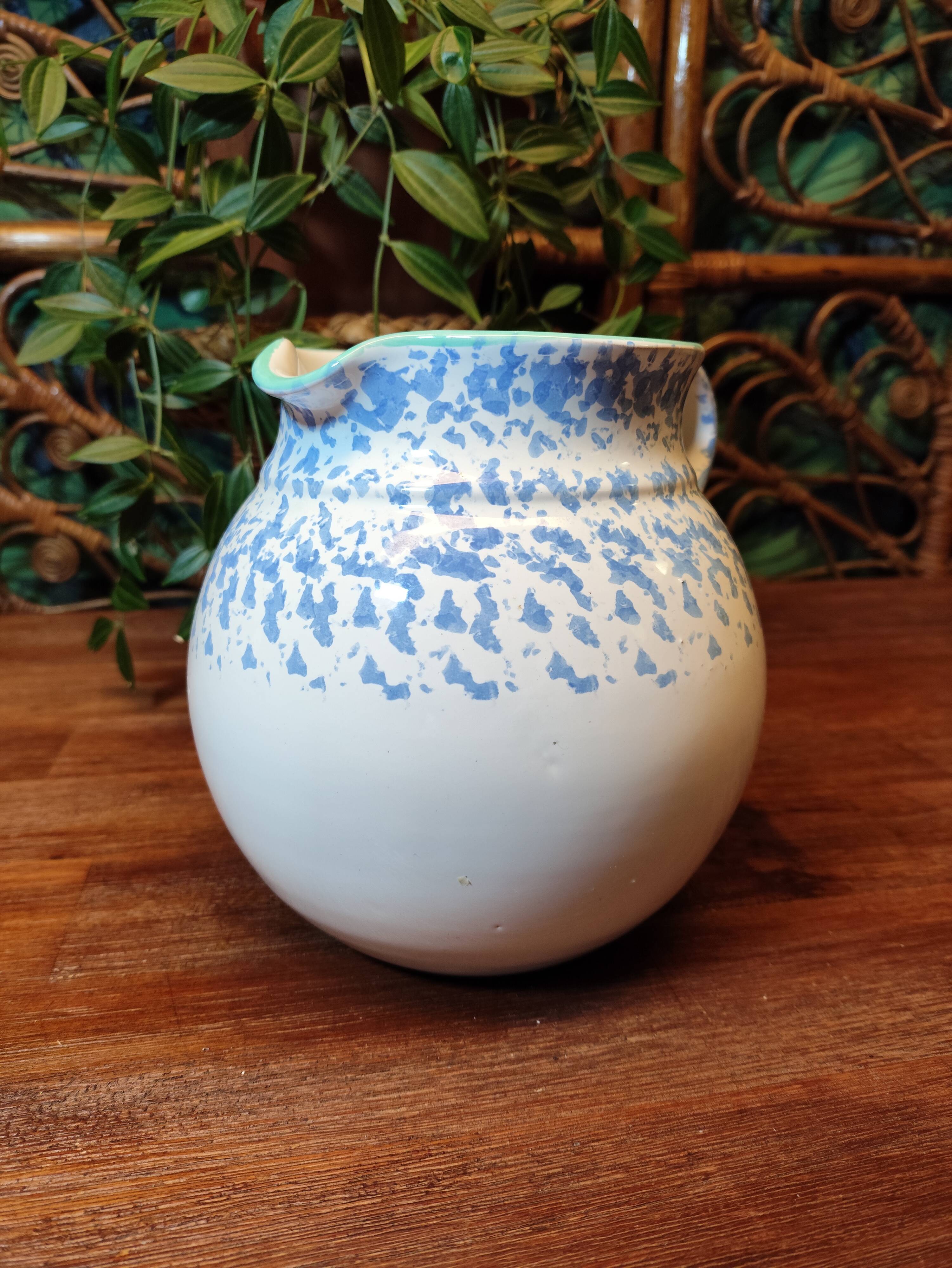 Pichet en Céramique Blanc Tacheté de Bleu