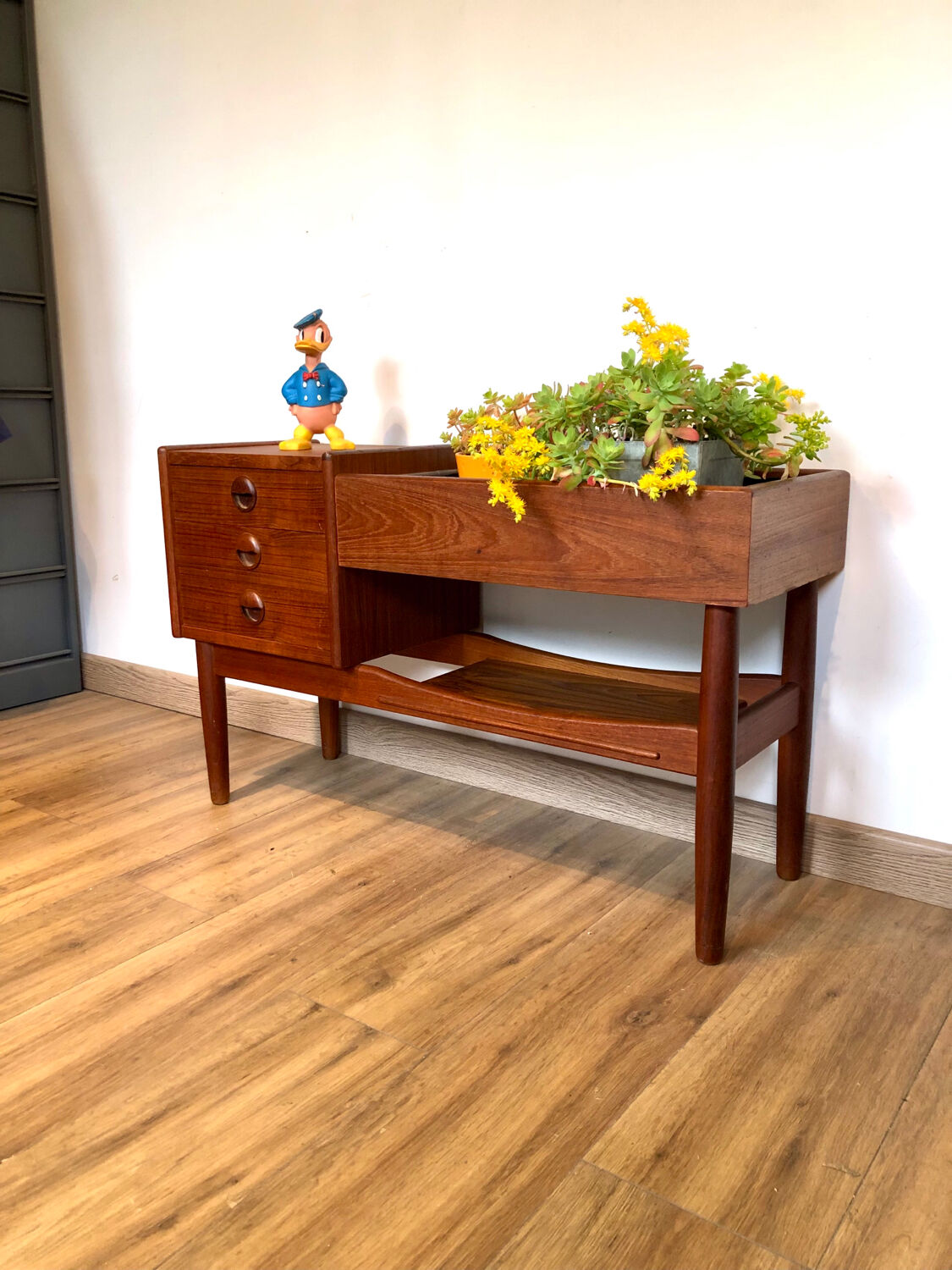 Scandinavian planter