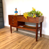 Scandinavian planter