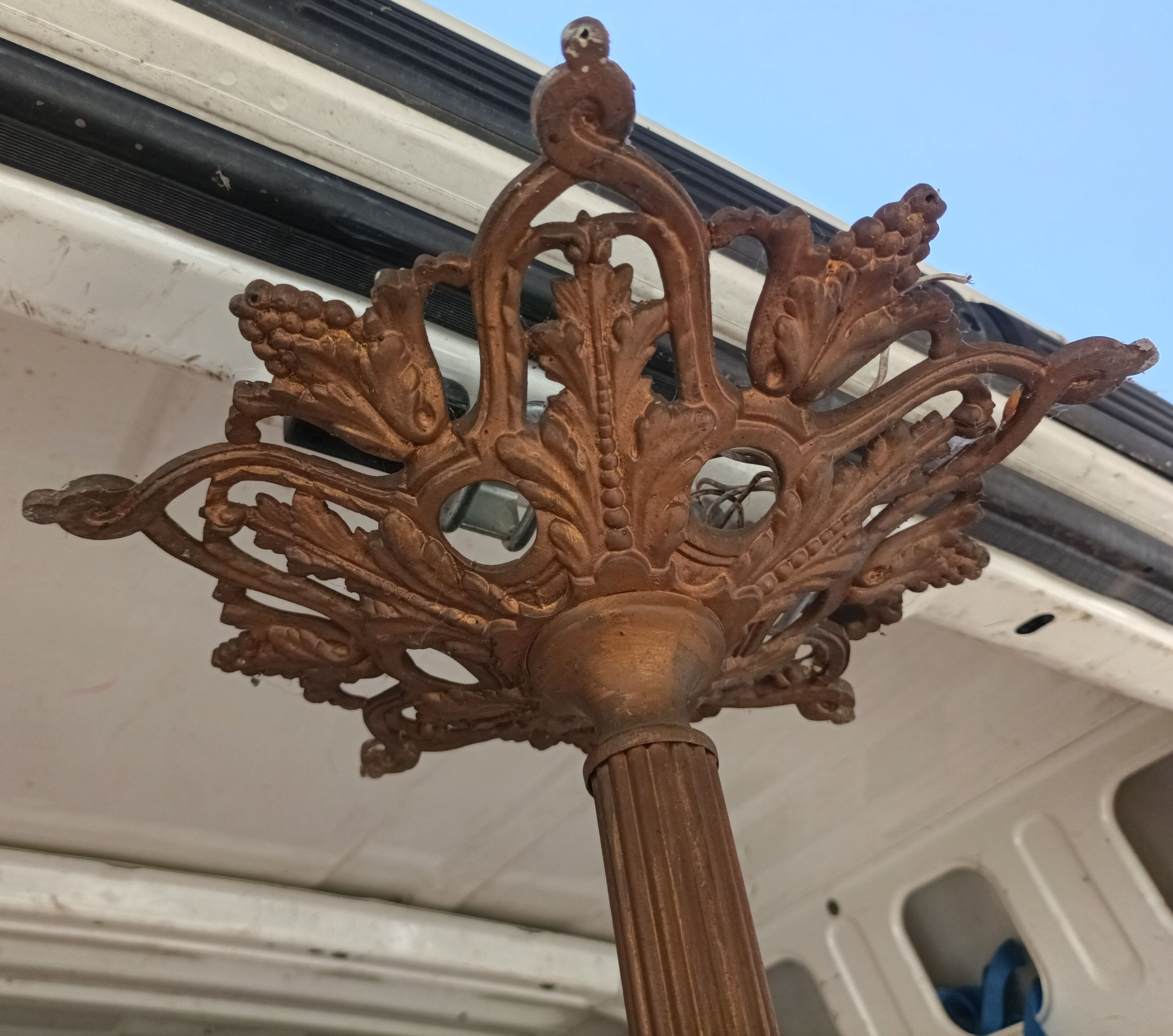 Suspension in brass and bronze Renaissance style