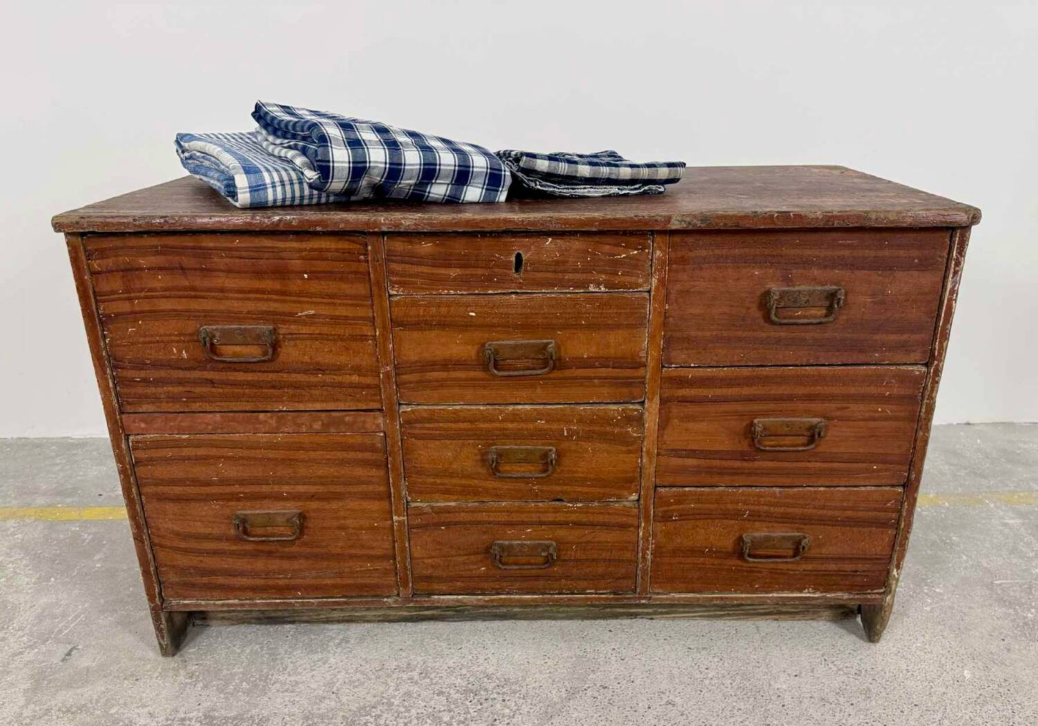 Commercial workbench with 9 drawers