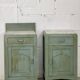 Ensemble de 2 tables de chevet vintage vert menthe avec plateau en marbre