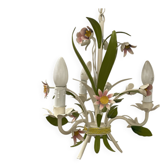 Vintage floral chandelier with a romantic and floral spirit.