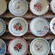 16 assiettes creuses anciennes dépareillées 
