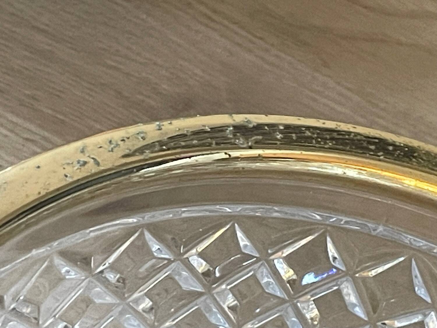 Salad bowl and cups in cut glass and brass