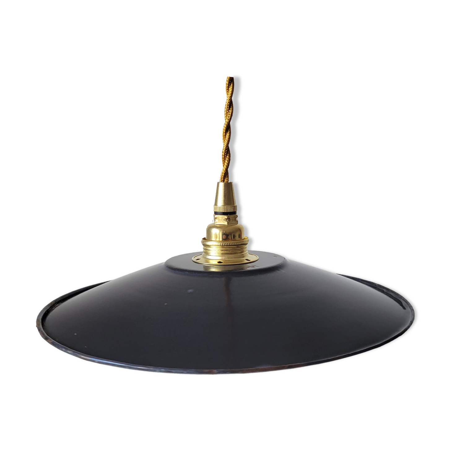 Suspension in black enamelled sheet metal