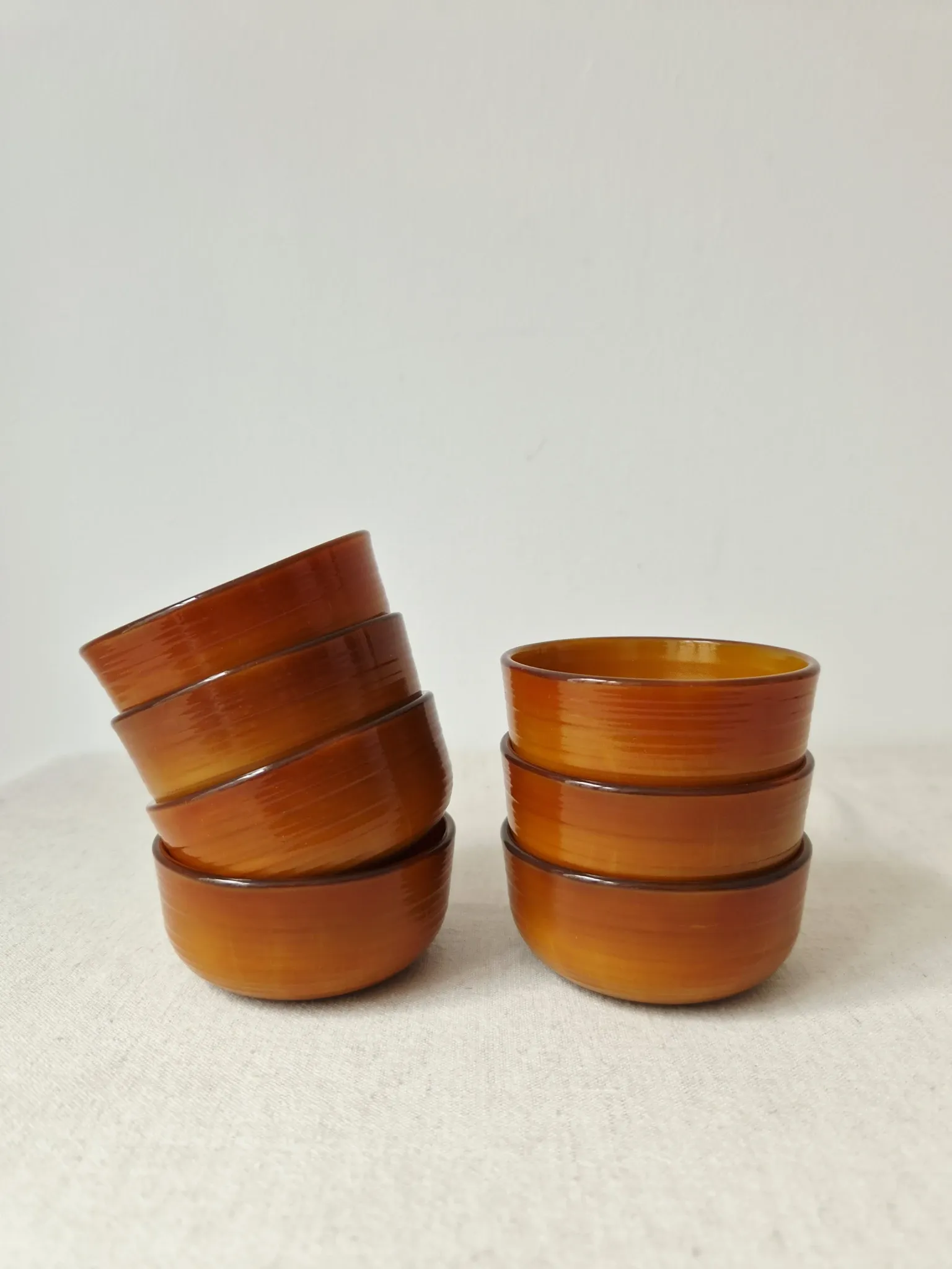 Lot de 7 petites coupelles vintage modèle "Volcan" '70s - Arcopal 