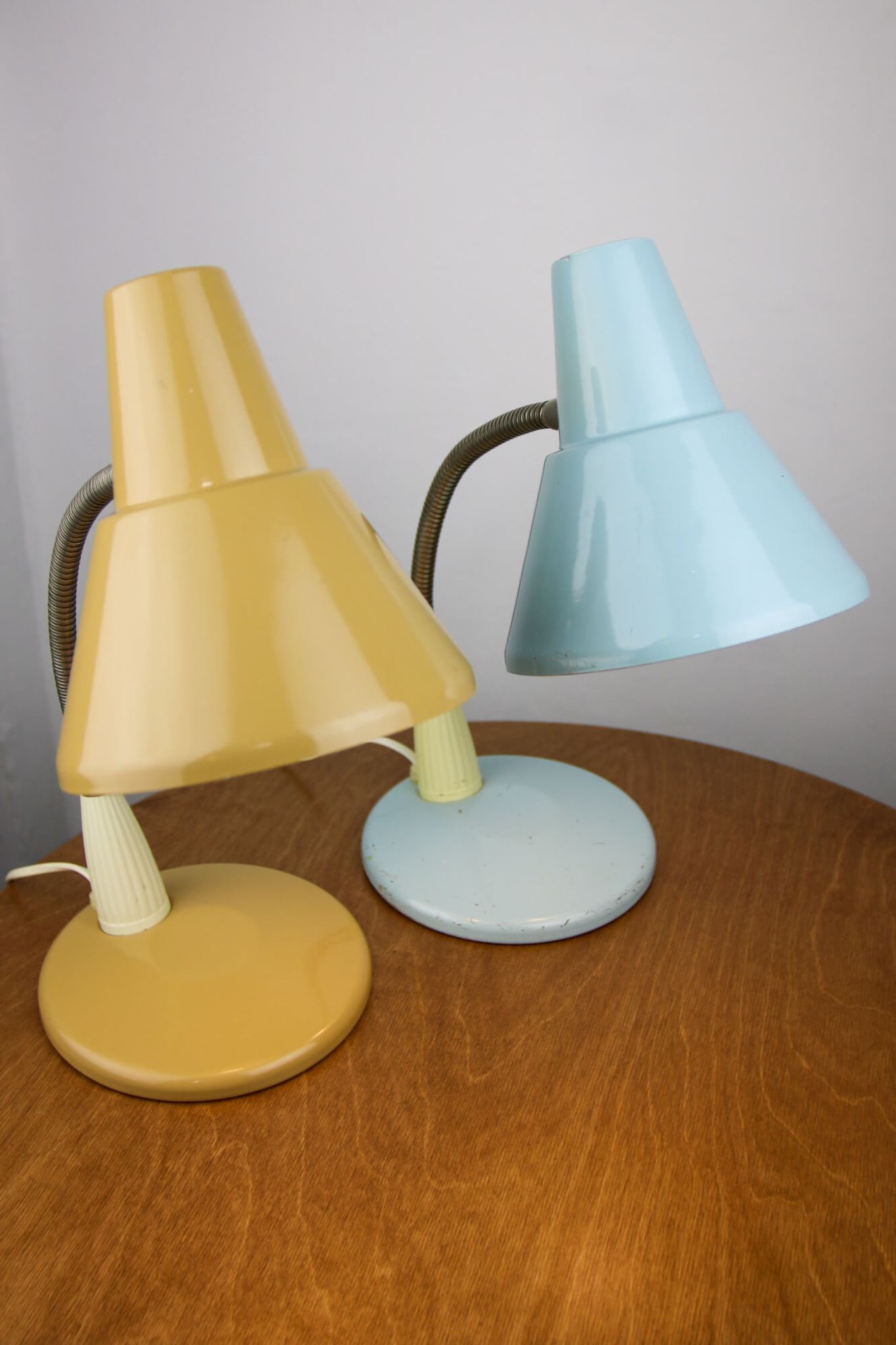 Adjustable Desk Lamp in Blue and Sand Painted Metal and Chrome-Plated Spiral Arm, 1970s, Set of 2