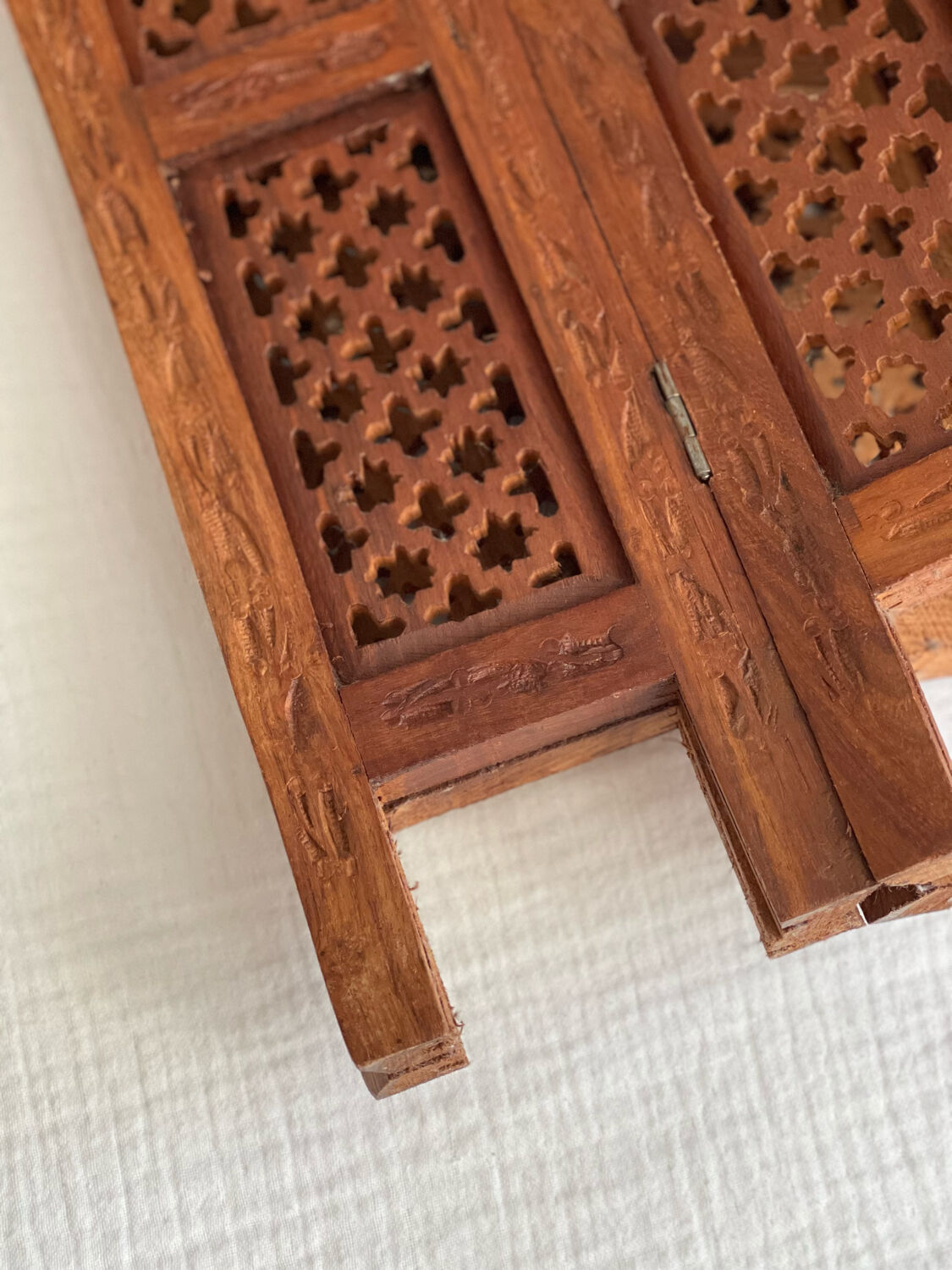 Indian table in wood and brass