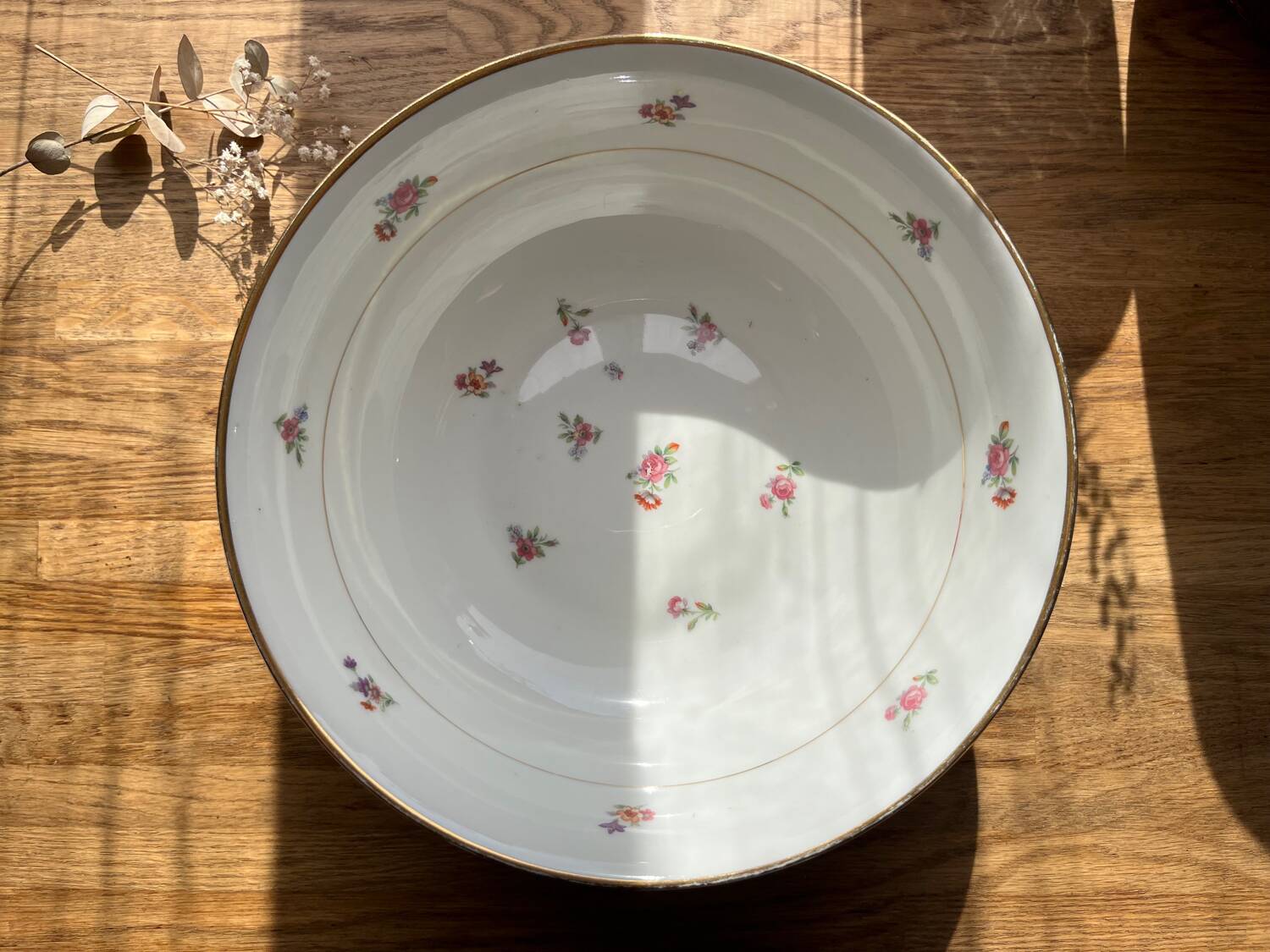 Porcelain salad bowl
