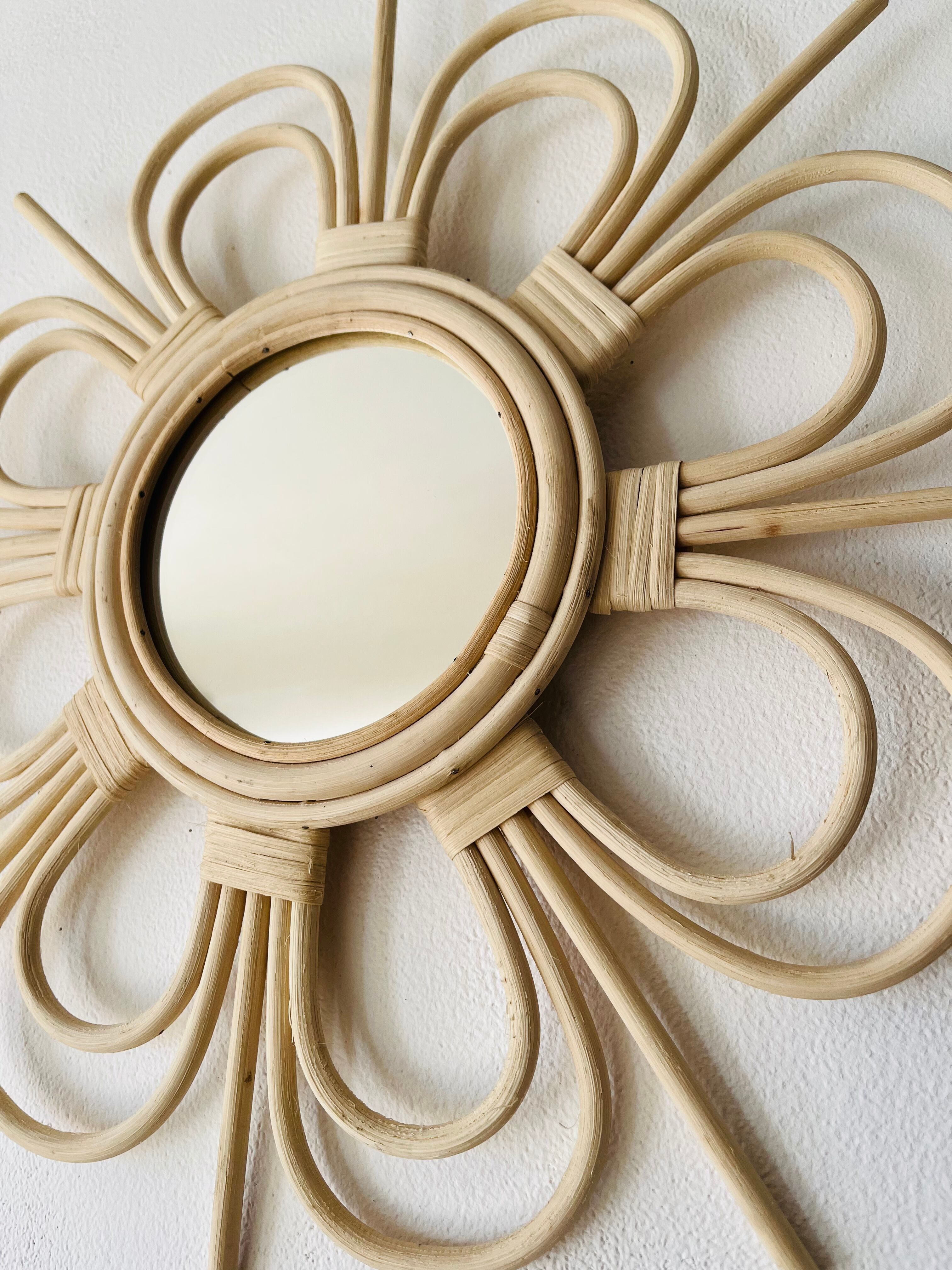 Flower-shaped rattan mirror, 55 cm