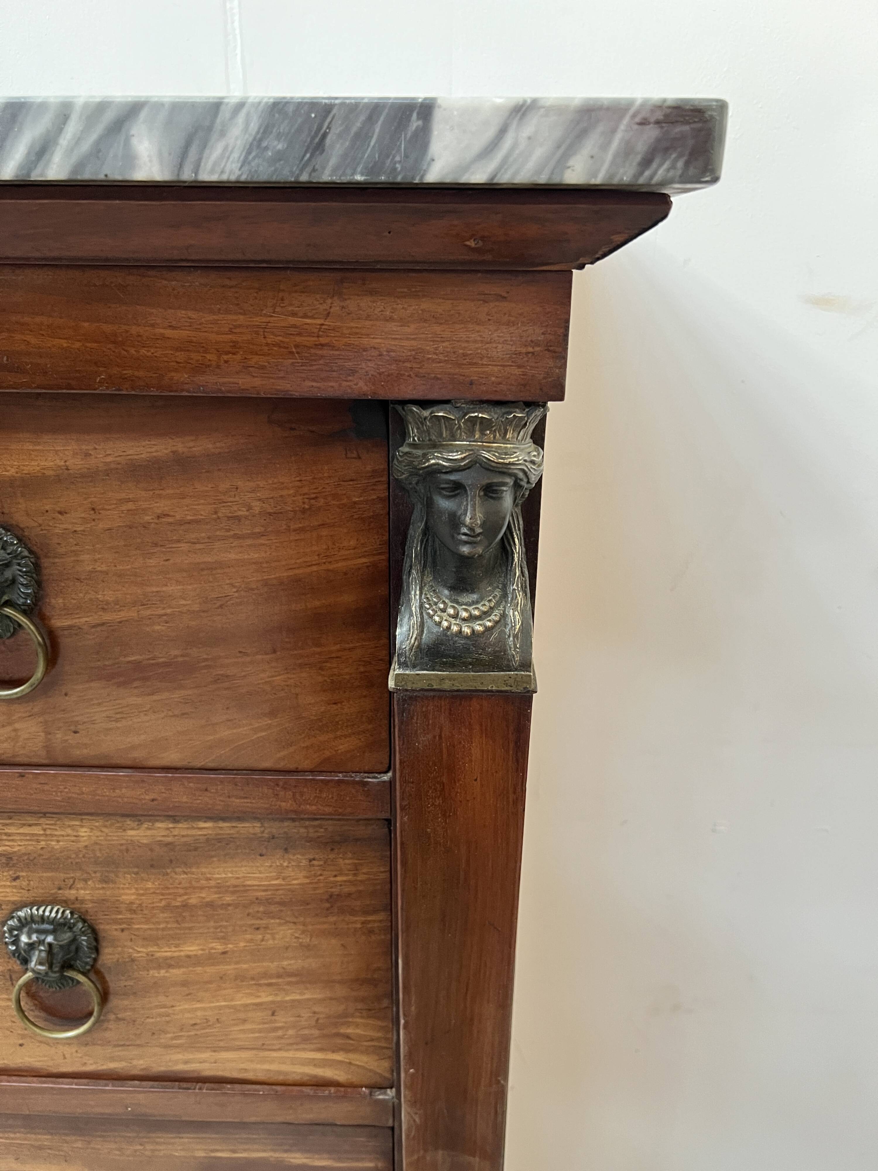 Empire period chest of drawers in mahogany and veneer, 19th century