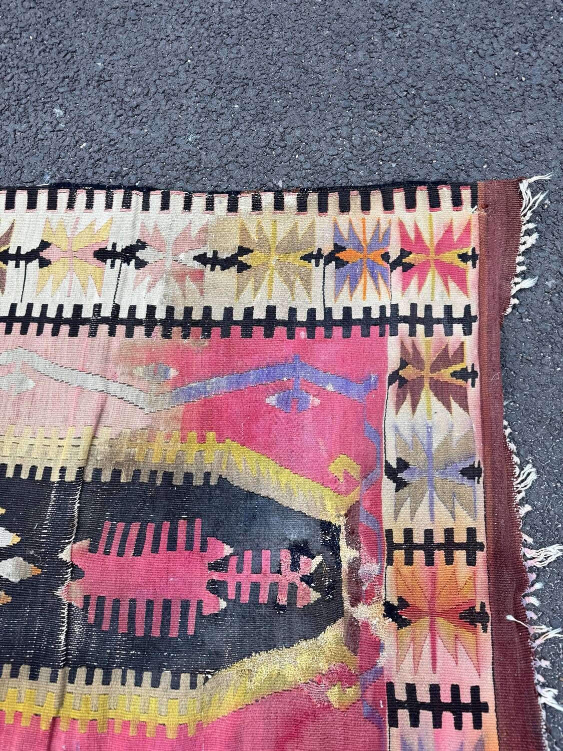 Antique kilim rug with a deep patina – 135 x 91 cm