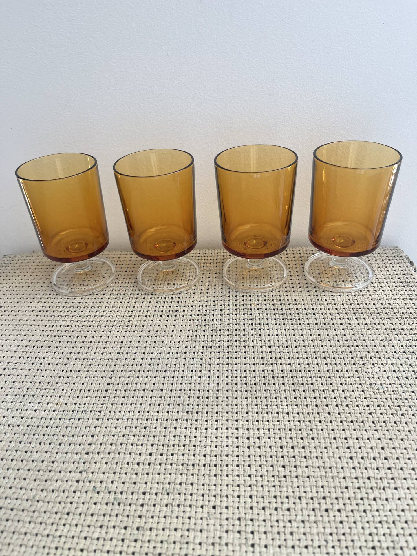 4 verres à pied