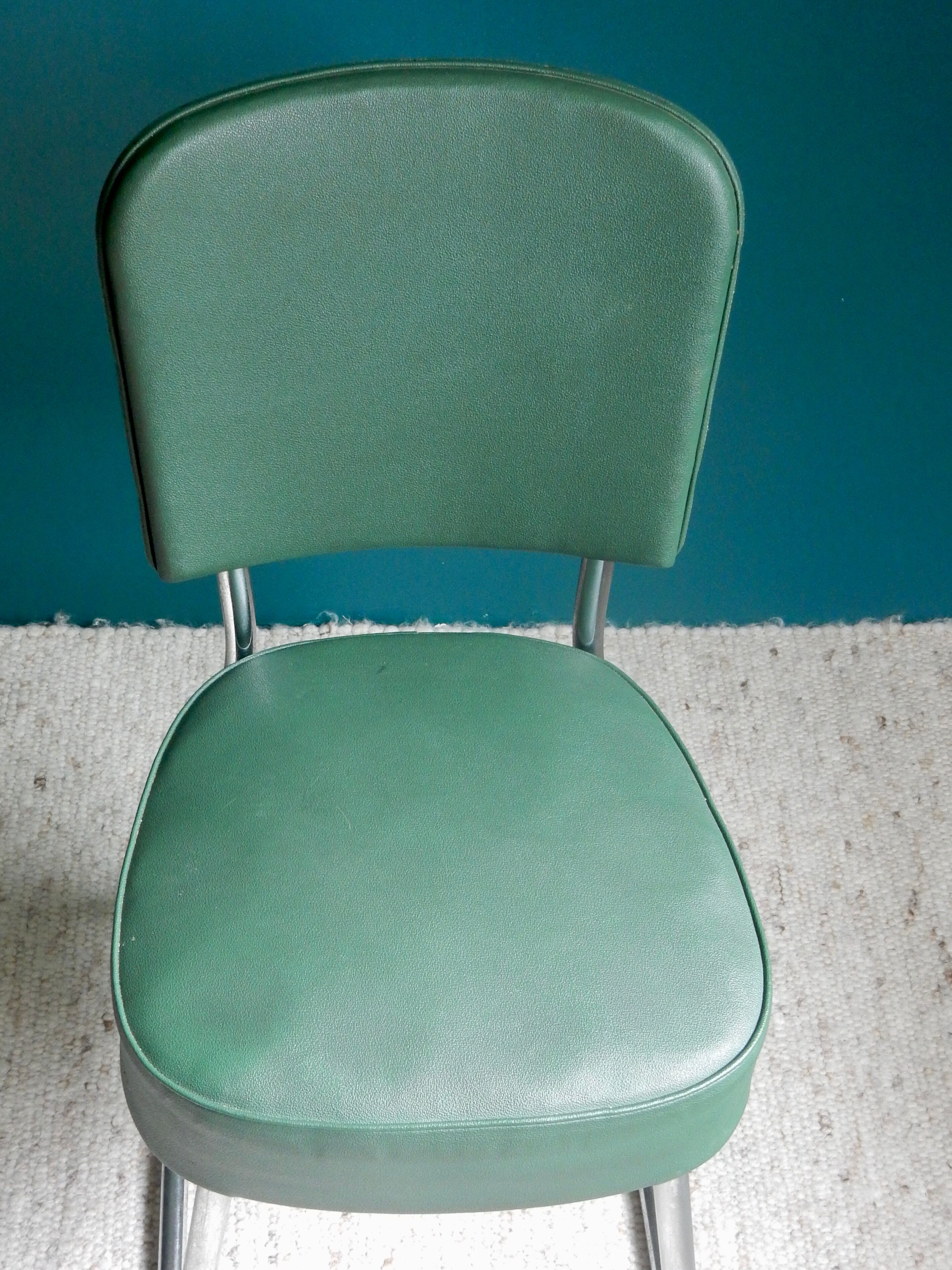 Office chair in green skaï