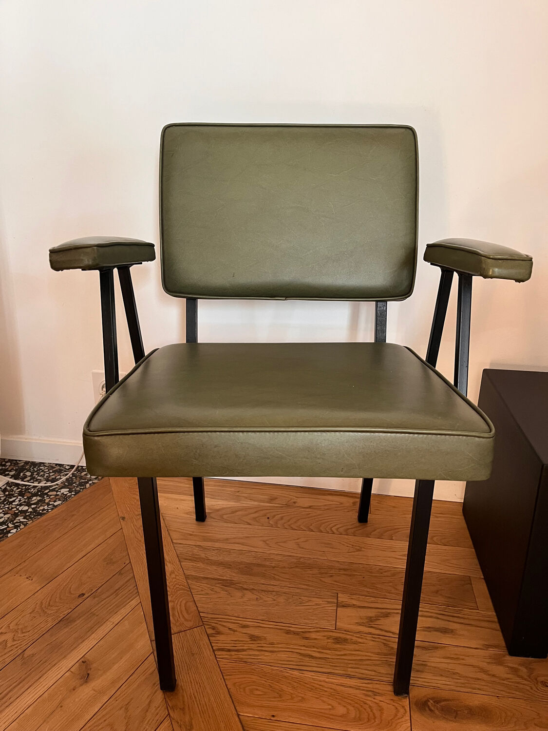 Khaki Scandinavian armchair