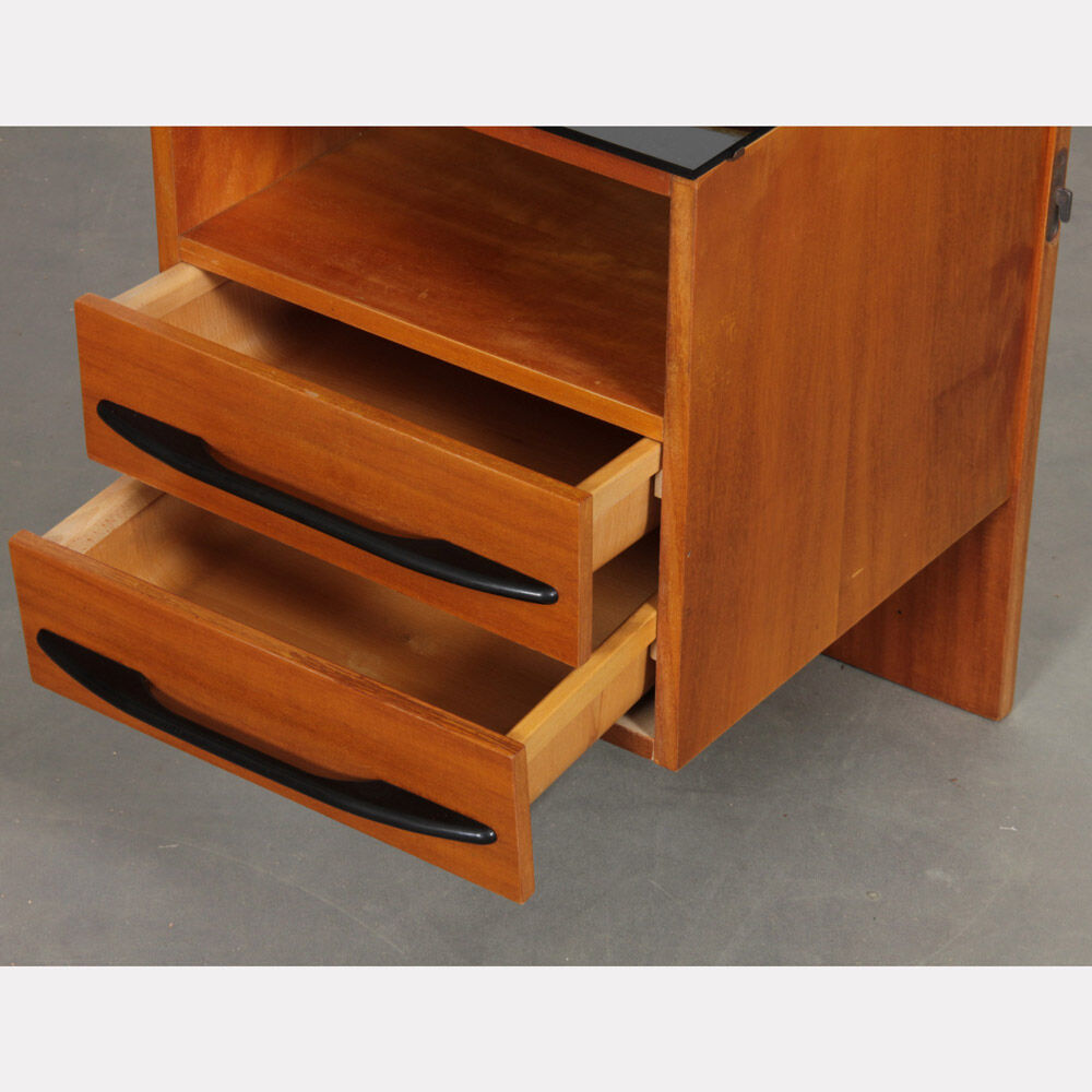 Table de nuit par Mojmir Pozar pour UP Zavody, 1960 Référence : D0215