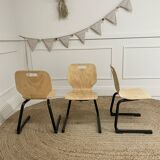 Chaise enfant appui sur table