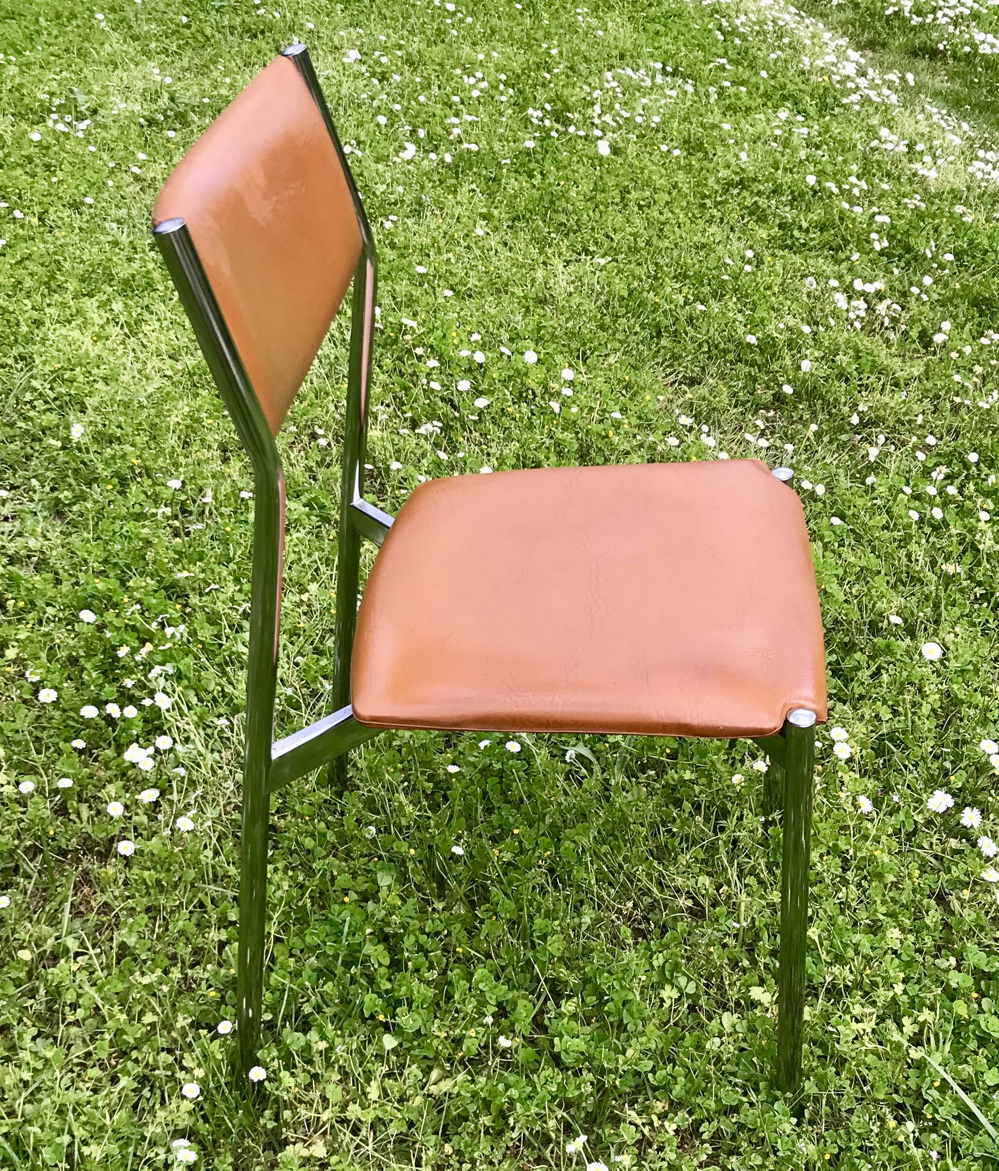 Ensemble de 8 chaises en skaï 1970