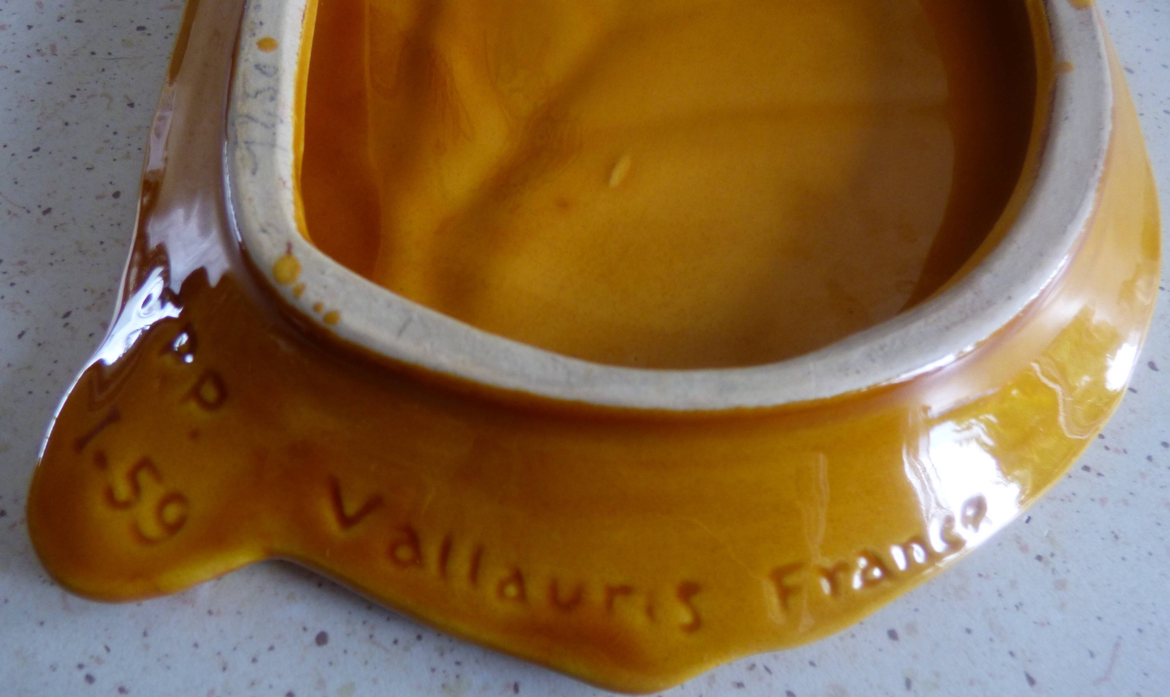 Oval earthenware dish from Valllaurin Friance-I-59