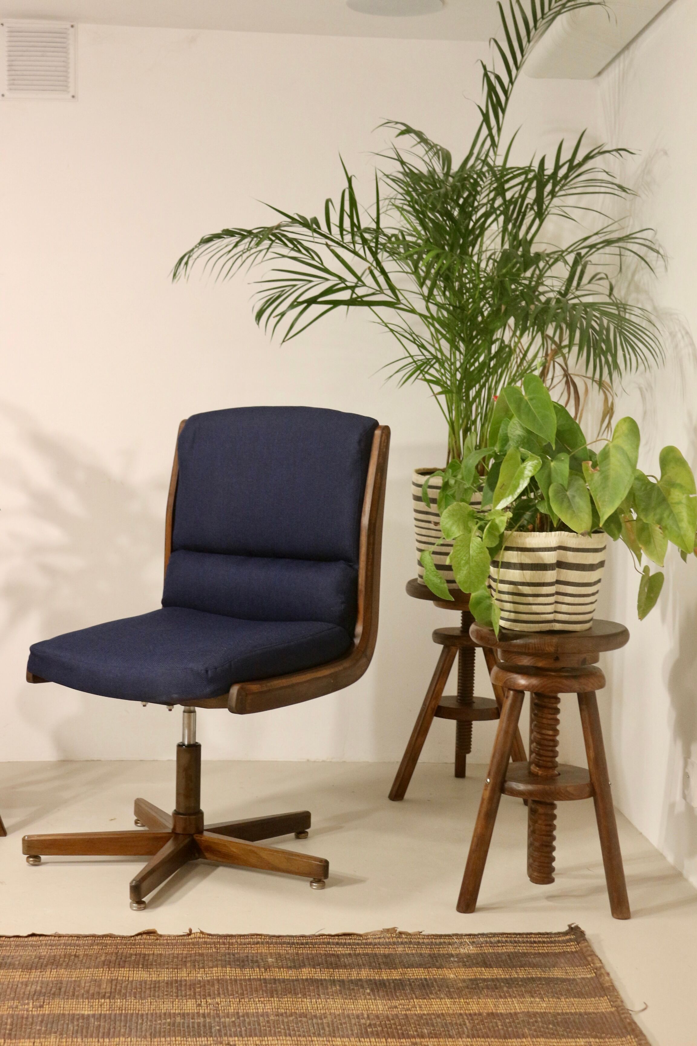 Fauteuil de bureau vintage pivotant en bois année 70