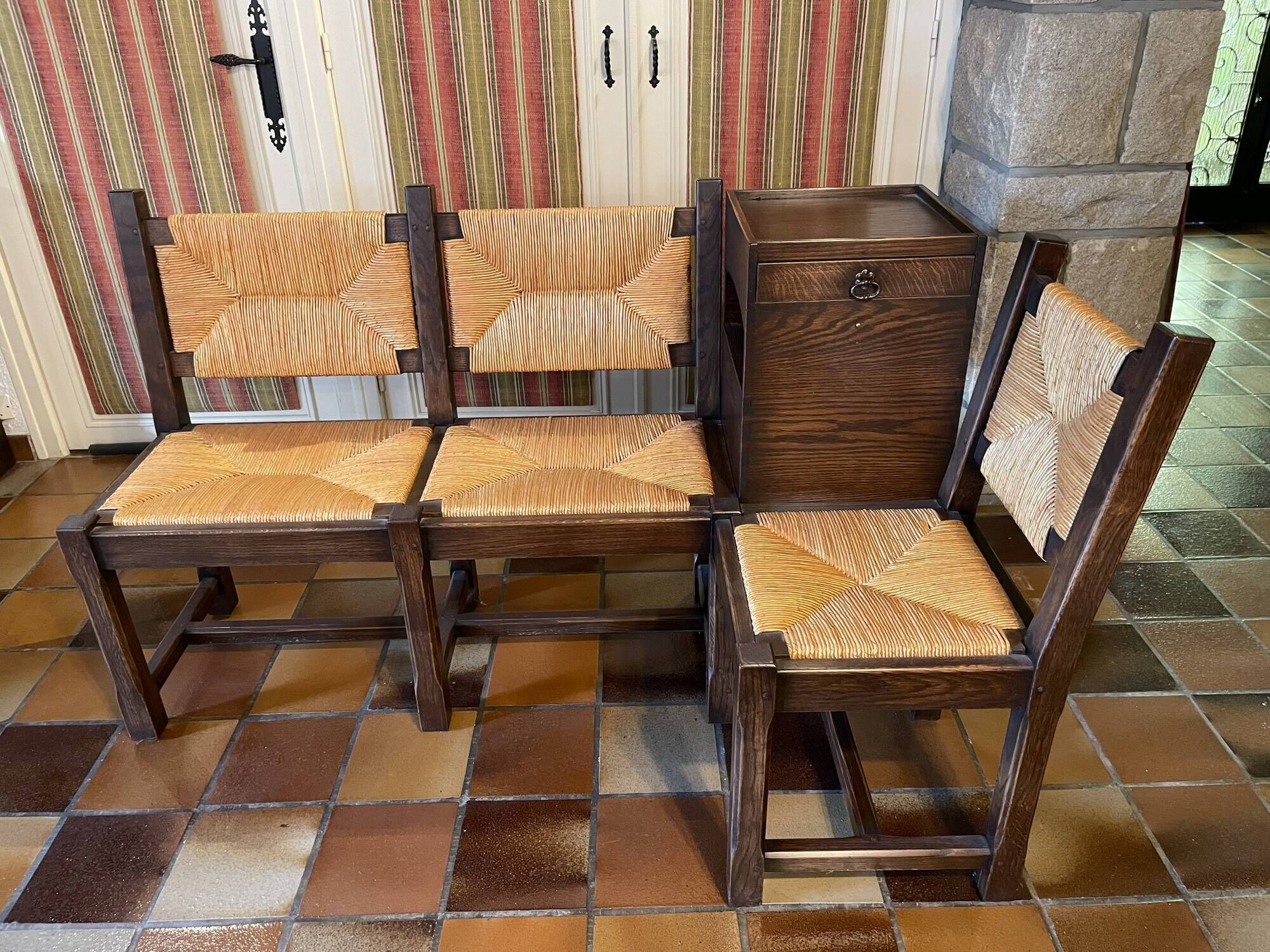 Corner bench