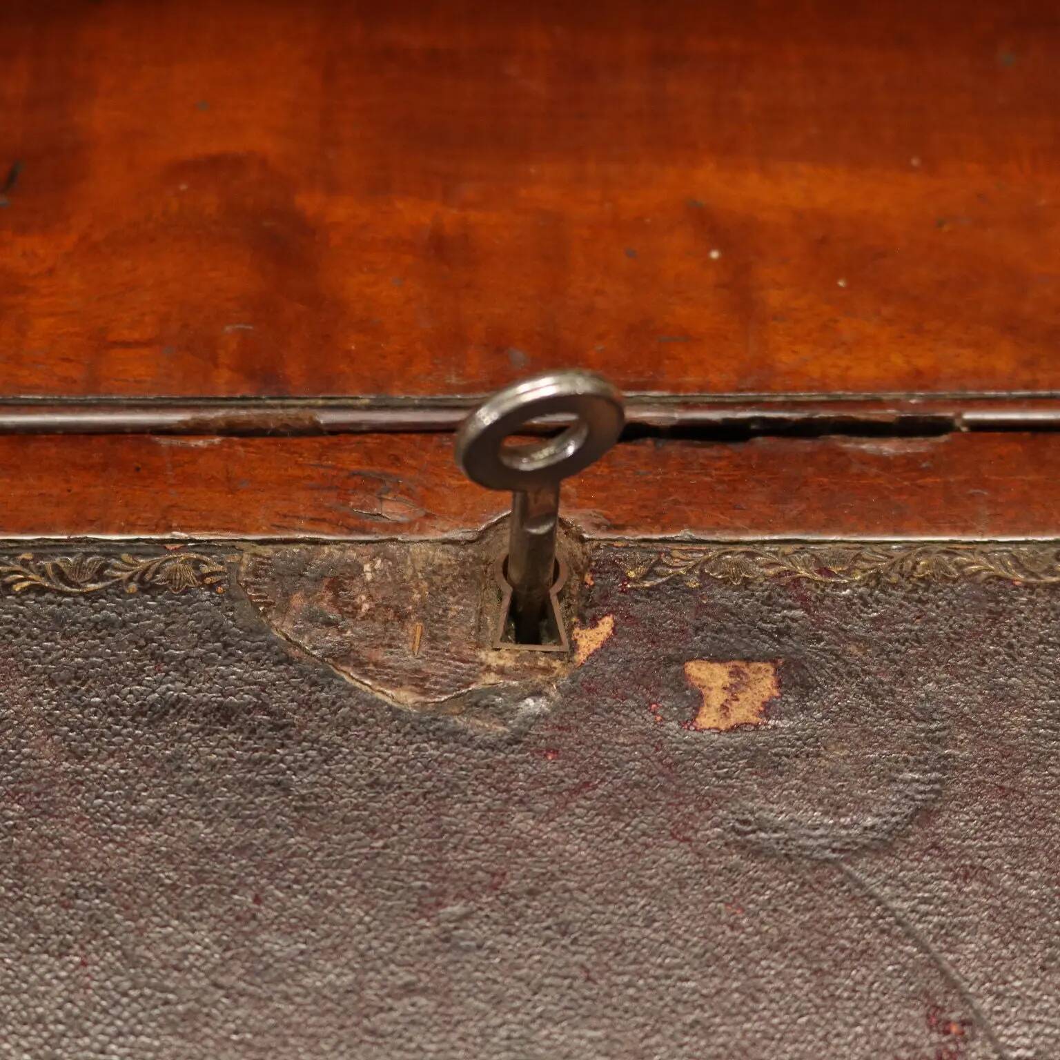 Antique writing desk Carlton House Desk George III '800 mahogany brass