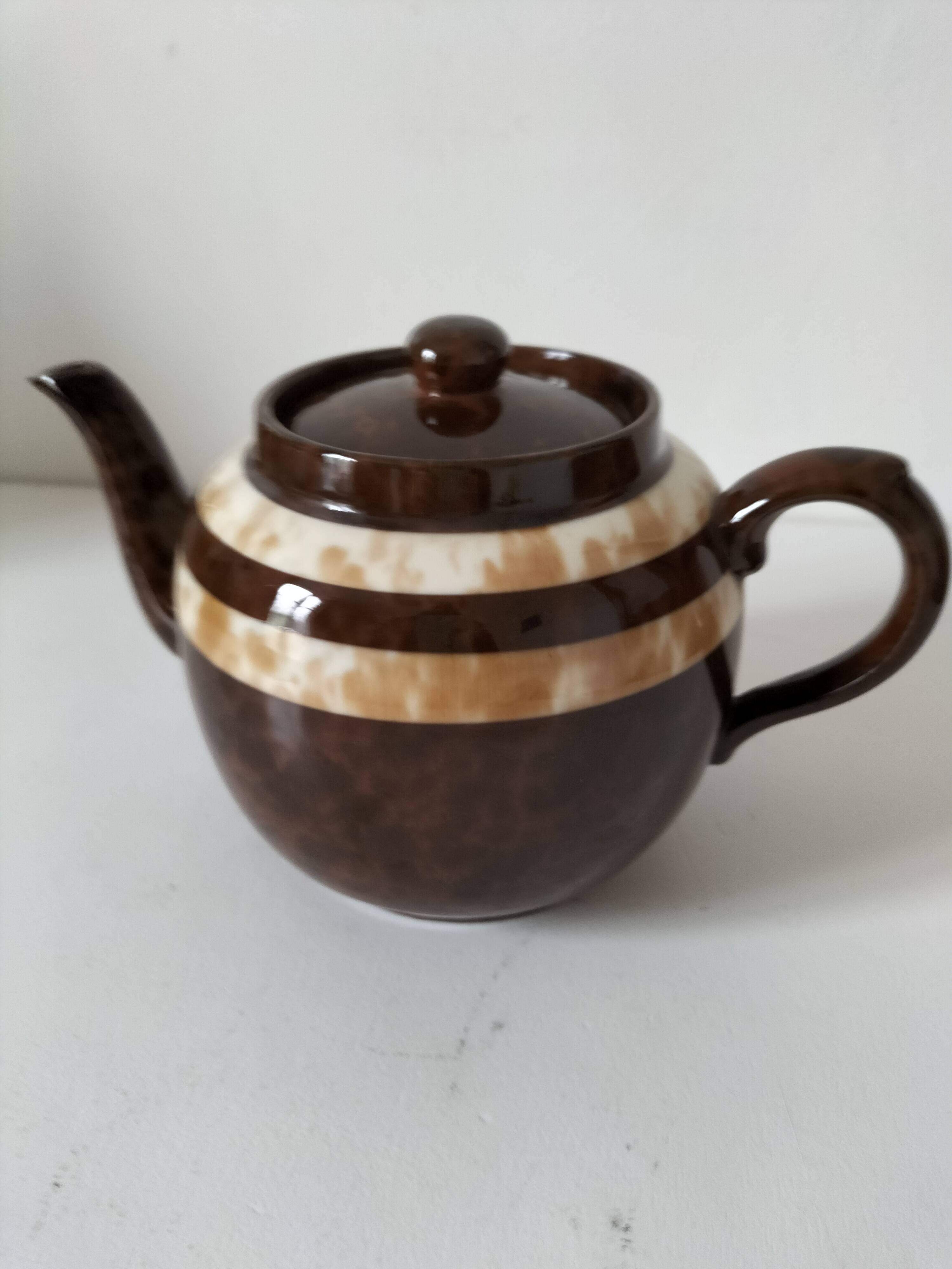 Brown Betty Price & Kensington Teapot