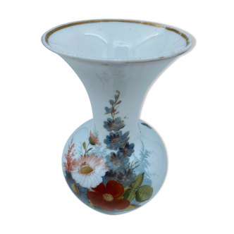 Vase en opaline XIX eme decor frloral rehausse d'or peint a la main