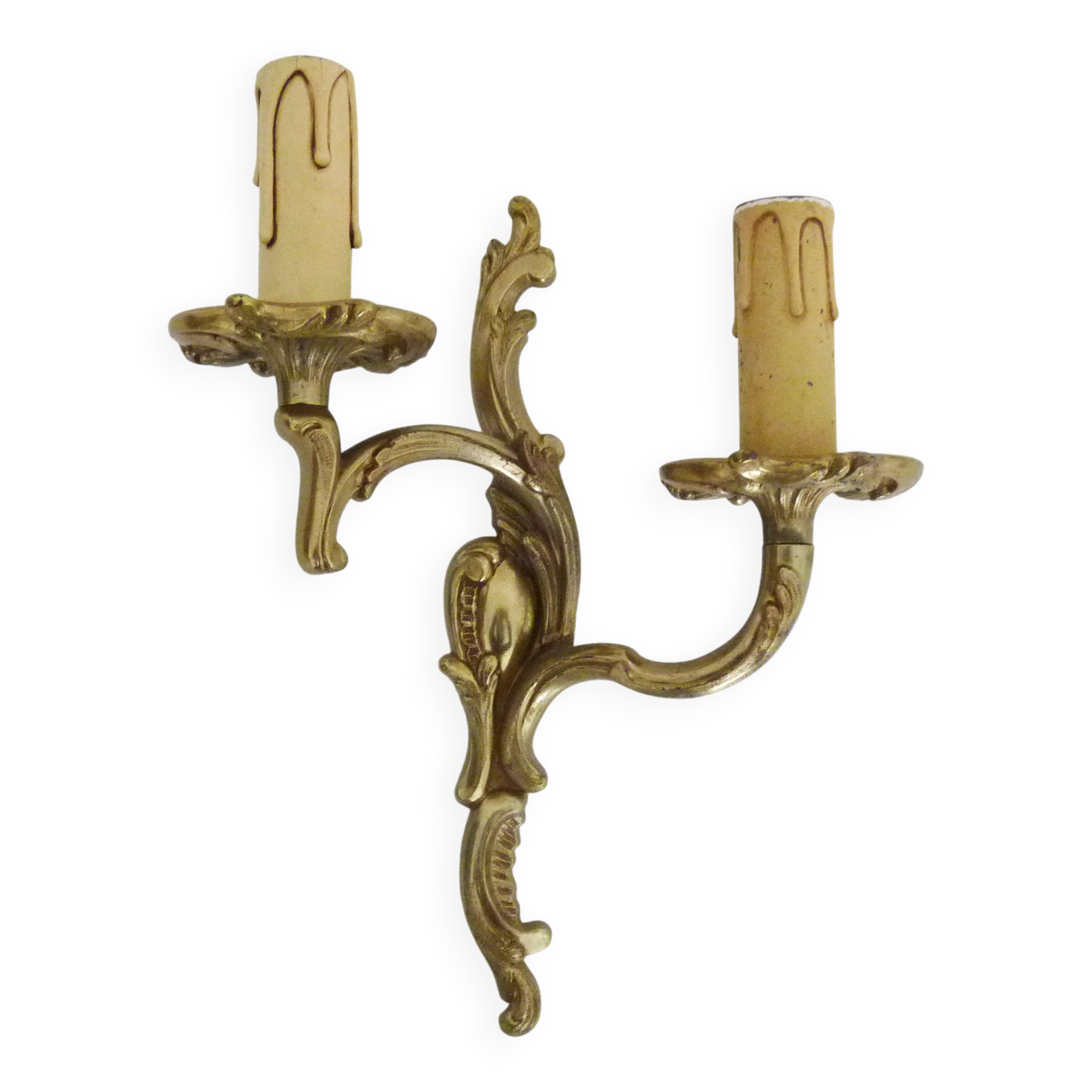 Antique double wall sconce in bronze, acanthus leaf design.