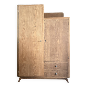 Armoire asymétrique