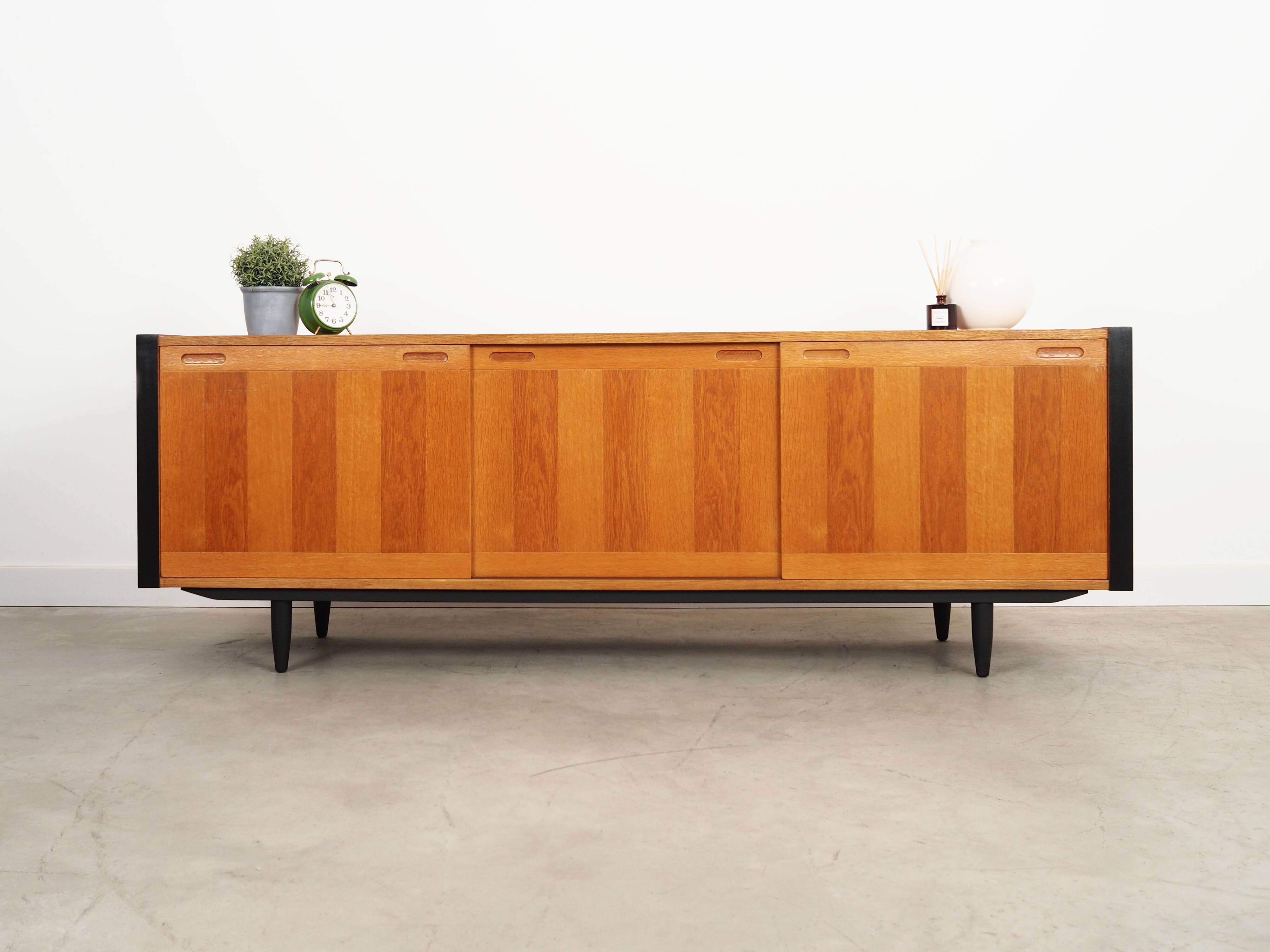 Buffet en frêne, design danois, années 1970, production : Skovby Møbelfabrik