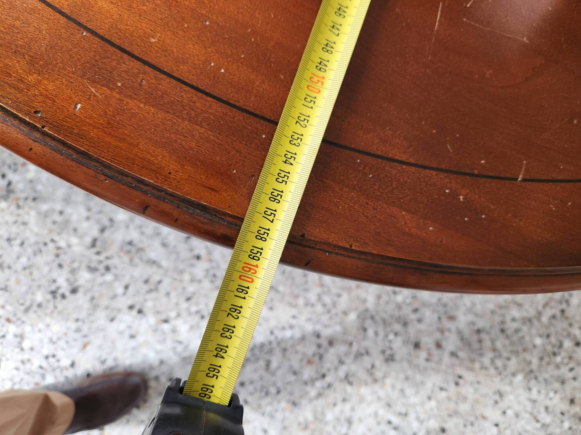 Round table with central leg 110cm extendable to 210cm