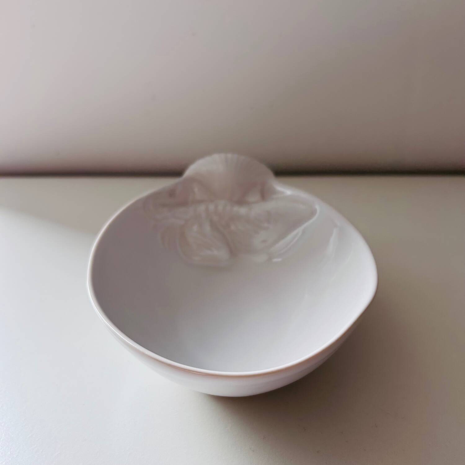 Shell and crustacean catch-all tray