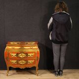 Petite commode laquée de style toscan du XXe siècle