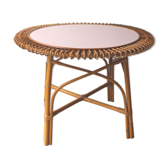 Sun rattan table