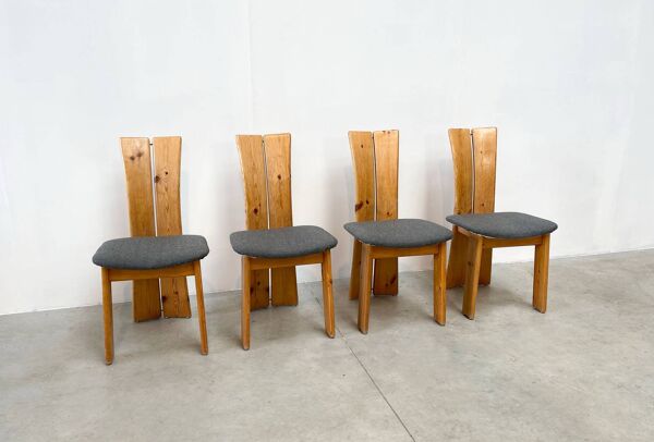 Ensemble de quatre chaises sculpturales brutalistes en chêne