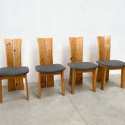 Ensemble de quatre chaises sculpturales brutalistes en chêne