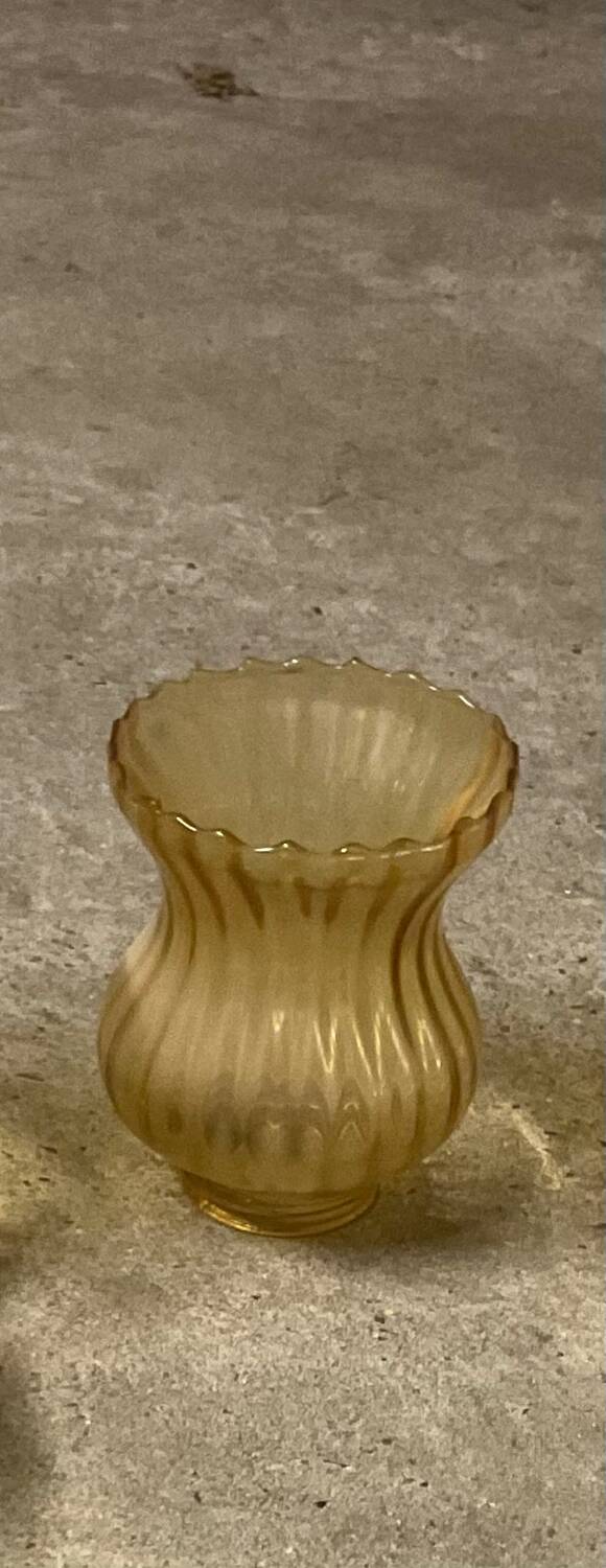 Yellow glass lampshade from the 50s TBE