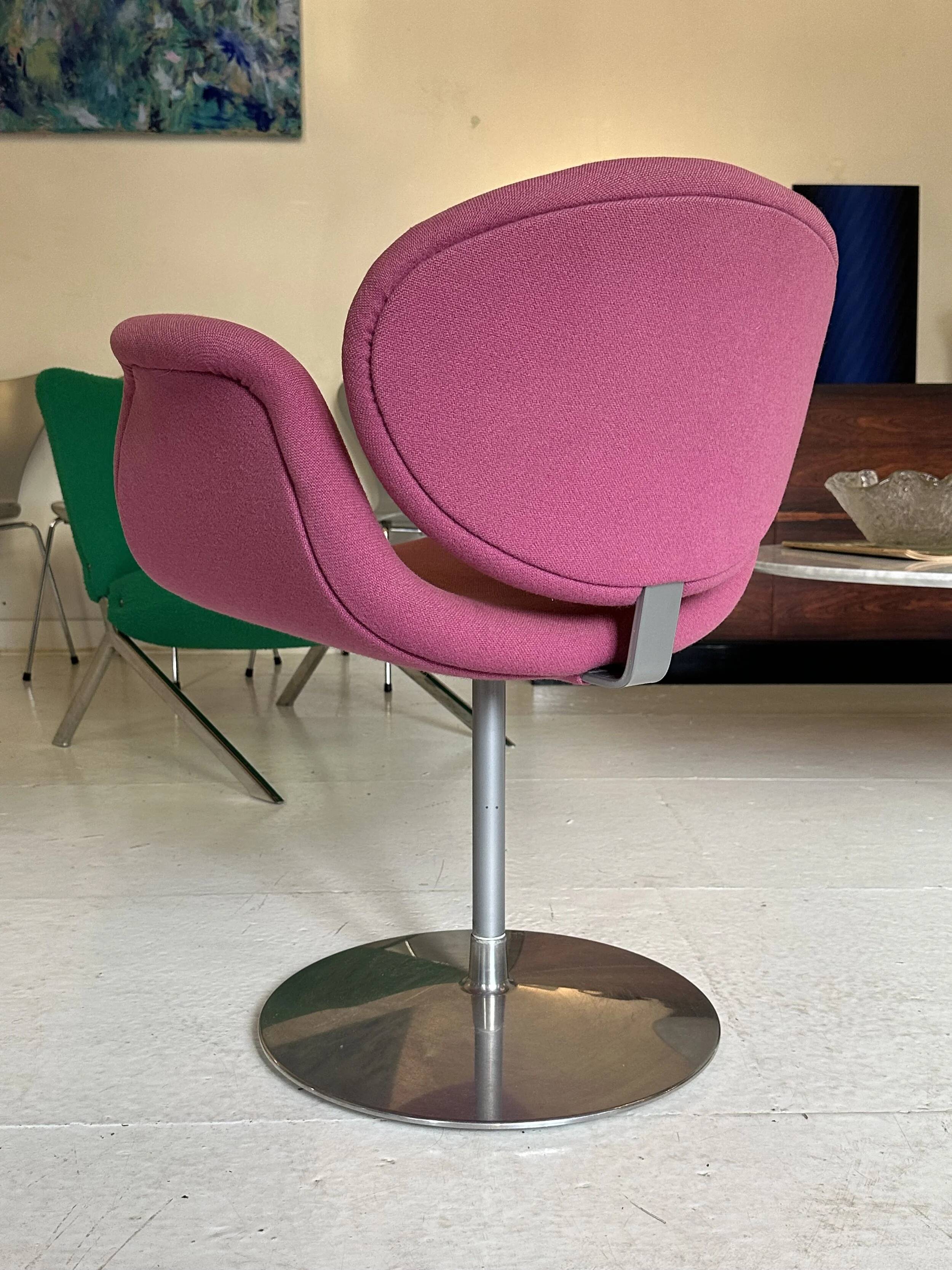 Little Tulip swivel armchair by Pierre Paulin