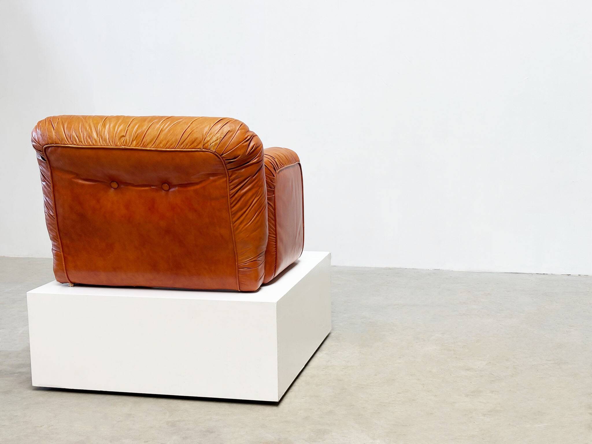 Comfortable Italian lounge chair