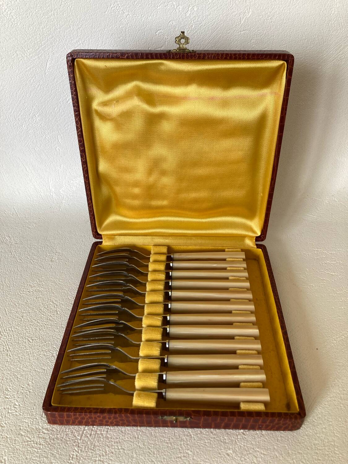Coffret complet de 12 fourchettes à dessert Inox manche Bakélite