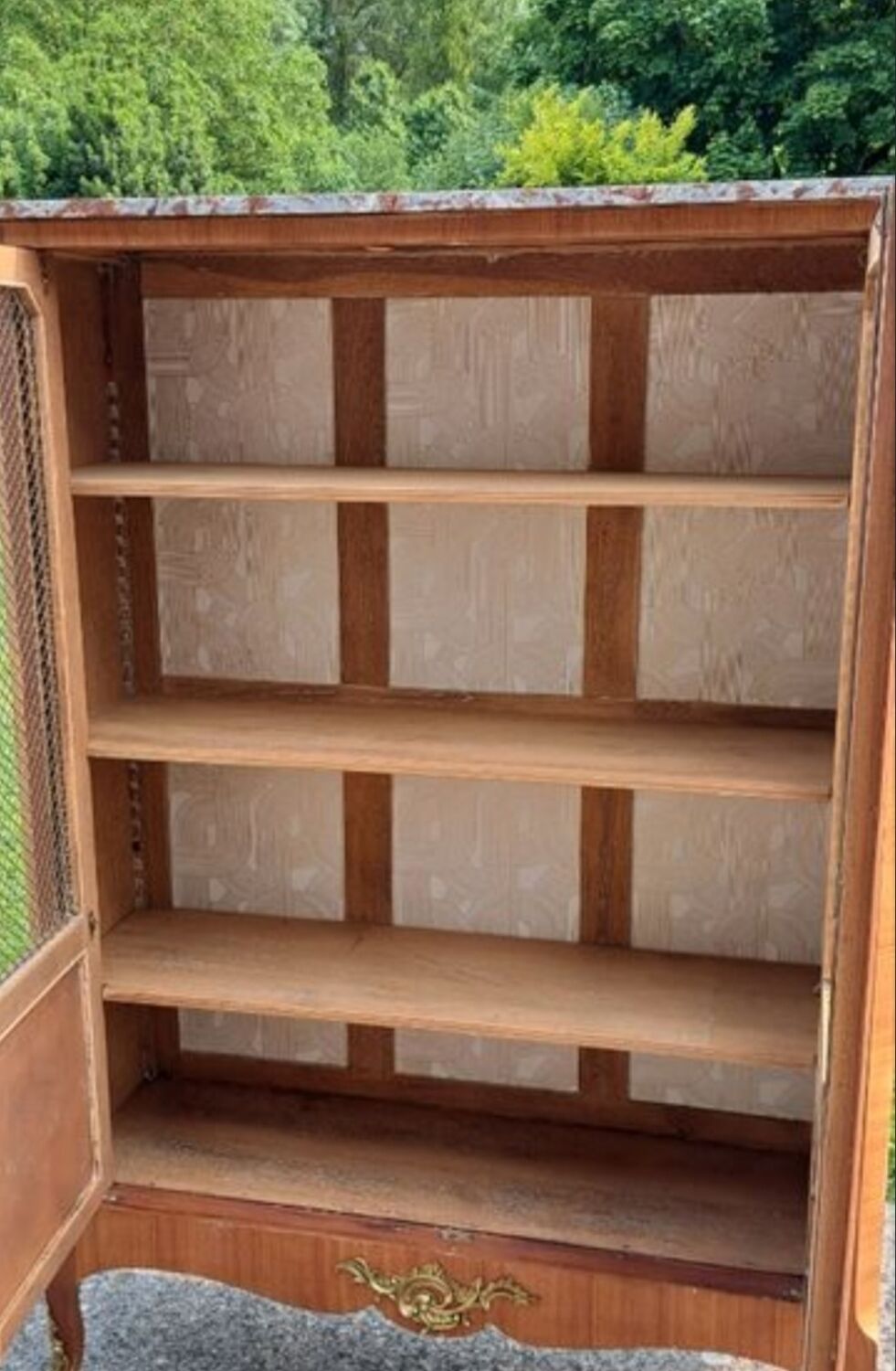 Library / showcase in transitional style