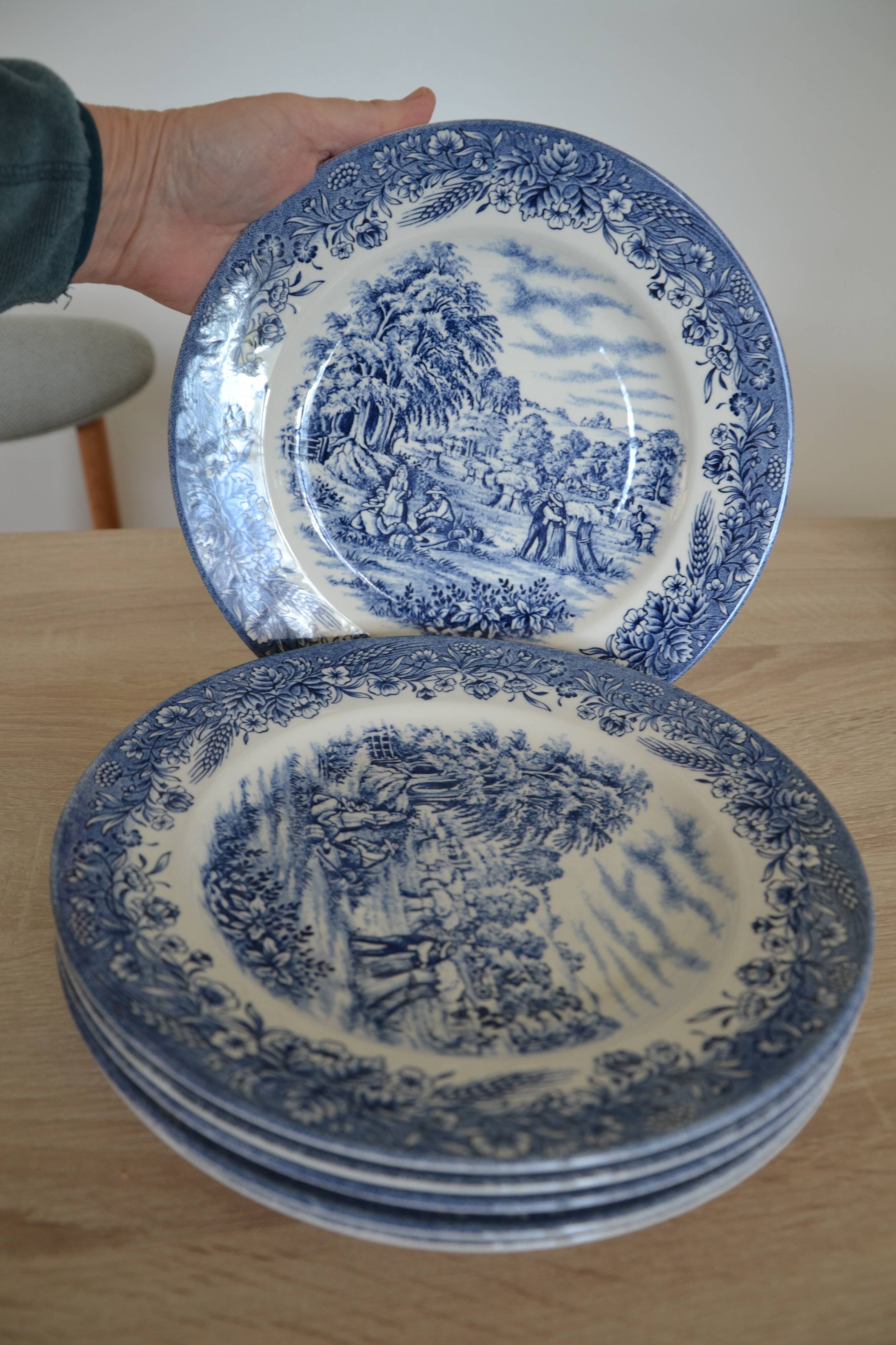 6 flat plates Churchill England